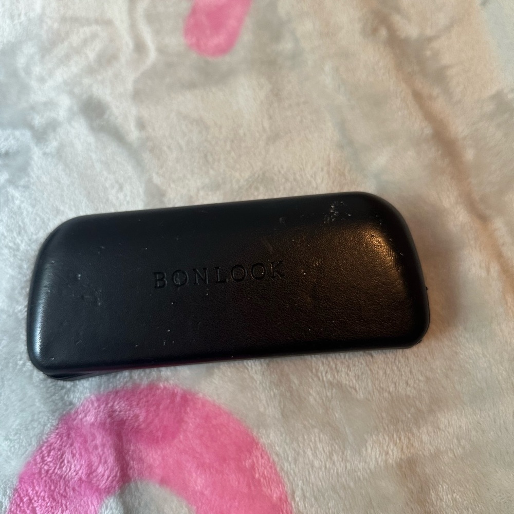Bonlook black sunglasses / glasses case with microfibre wipes